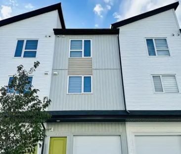 Beautiful Brand New Townhouse! 2 Bedroom 2.5 Bath | Calgary - Photo 1