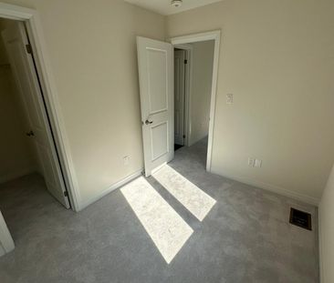 For Lease - 23 Bluebird Lane, Barrie, Ontario - Photo 5