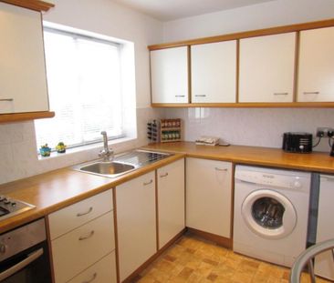 2 bedroom Flat To Let - Photo 4