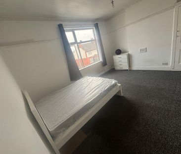 Room in a Shared House, East Park Road, LE5 - Photo 3