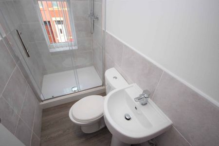 Room , Southbourne Street - Photo 3