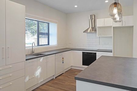 BEAUTIFUL FAMILY HOME WAITING FOR YOU! - Photo 4