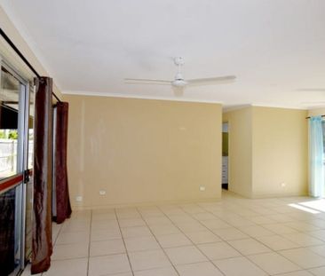 CHARMING 3 BEDROOM HOME WITH OUTDOOR AREA - Photo 5