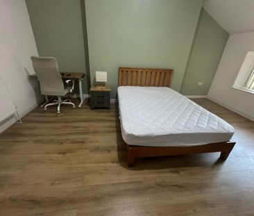 1 bedroom in a house share to rent - Photo 2