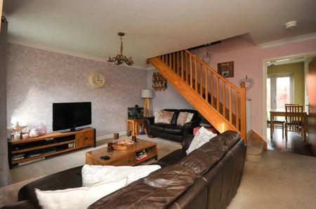 3 bedroom semi-detached house to rent - Photo 2