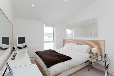 3 Bed Flat, Carpenters Place, SW4 - Photo 3