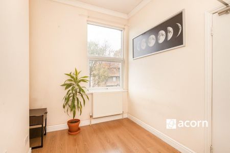 3 bedroom flat to rent - Photo 4