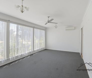 Spacious three bedroom home! - Photo 2