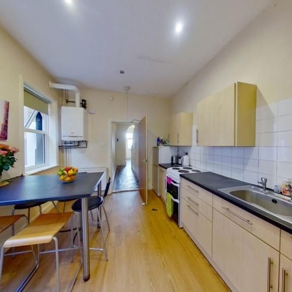 5 bedroom house to rent - Photo 1