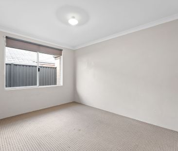 Large 4 x 2 Family Home in Baldivis - Photo 2