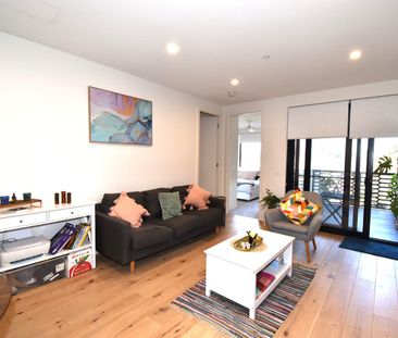 QUALITY APARTMENT IN THE HEART OF BENTLEIGH - Photo 1