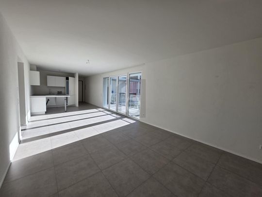 MODERNO SPAZIOSO E SOLEGGIATO - Foto 1