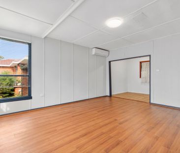 PERFECTLY SITUATED FAMILY HOME - Photo 3