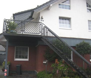 Gemütliche Dachgeschosswohnung mit eigenem Zugang - Photo 1