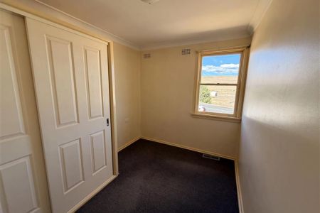 Fully Fenced 3 Bedroom Cottage Available Now - Photo 4