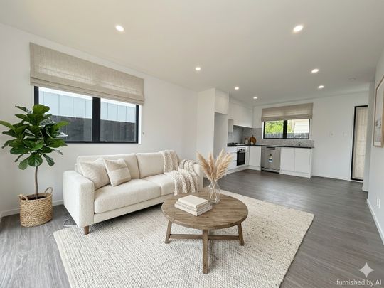 Sunny modern Living 2 bedroom in Māngere East - Photo 1