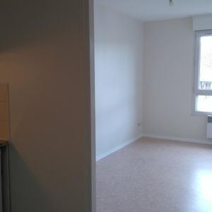 Location Appartement 1 pièce 19m² BEAUVAIS 60000 - Photo 2