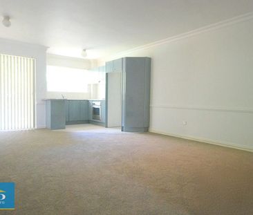 Spacious & Modern 2 Bedroom Unit. Fantastic Location. Walk to Parra... - Photo 1