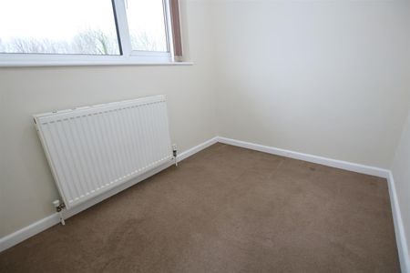 3 bed Semi-Detached House for let - Photo 2