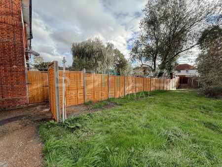 2 bedroom maisonette to rent - Photo 4