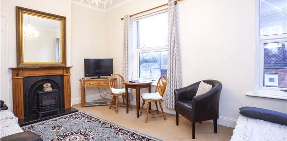 **RENT INCLUDES WATER BILL** A superb 1 bedroom upper floor furnished apartment within a short stroll into the city centre. - Photo 2