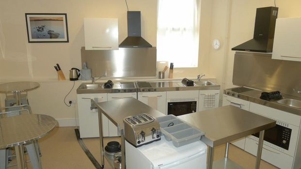 1 bedroom in a house share to rent - Photo 1