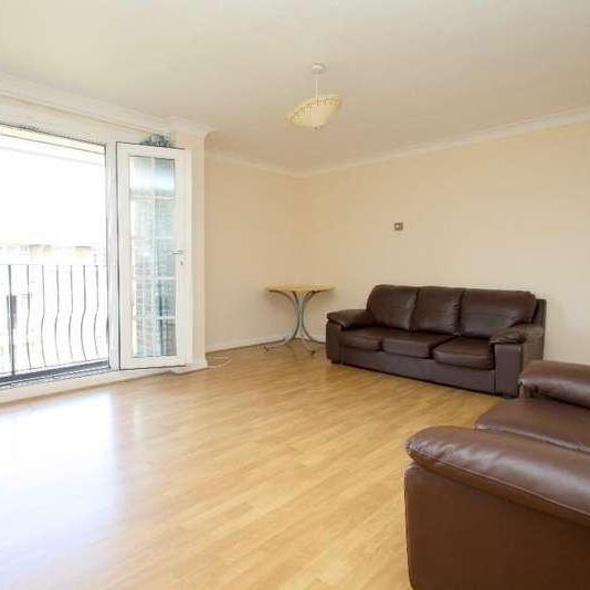 Kingfisher Drive, Staines-upon-thames, TW18 - Photo 1