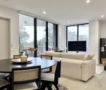 Stylish Two-Bedroom Apartment with Dual Parking & Golf Course Views - Photo 5