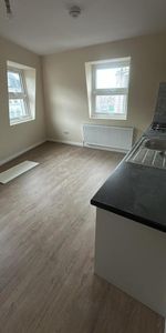 3 bedroom flat to rent - Photo 4