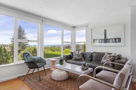 Executive Home on a Full Site with Swimming Pool - Photo 2