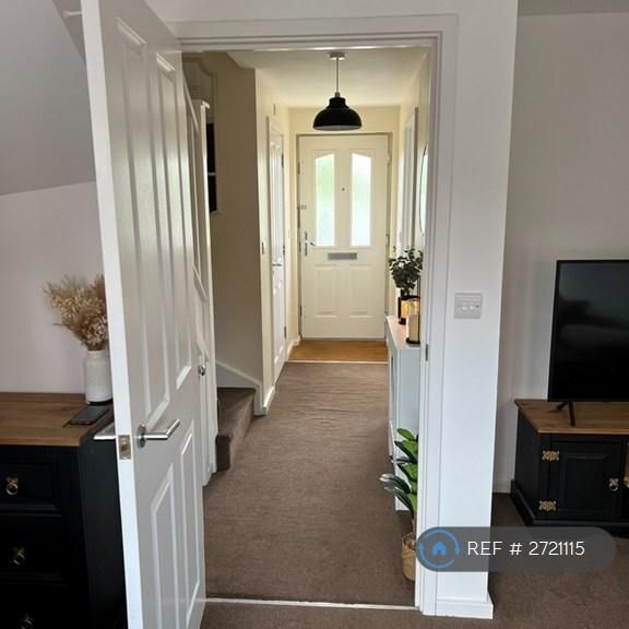 2 bedroom end of terrace house to rent - Photo 1