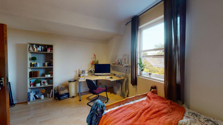 4 bedroom ground floor flat to rent - Photo 2