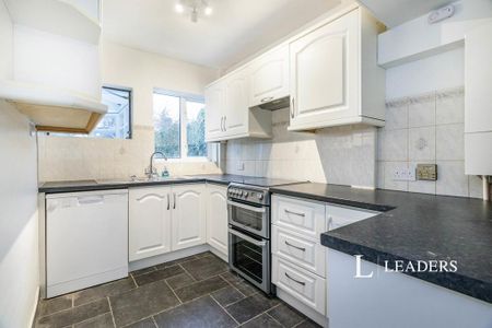 3 bedroom semi-detached house to rent - Photo 5