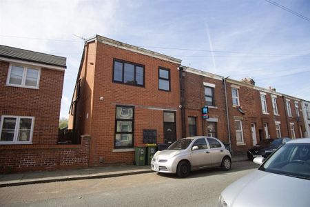 House share to rent - Photo 2