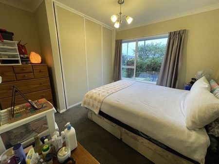 16 Wychwood Crescent, Bishopdale, NZ 8053 - Photo 2