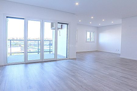 Apartamento T3 em Condomínio Privado – Vista Deslumbrante para a Baía - Photo 5