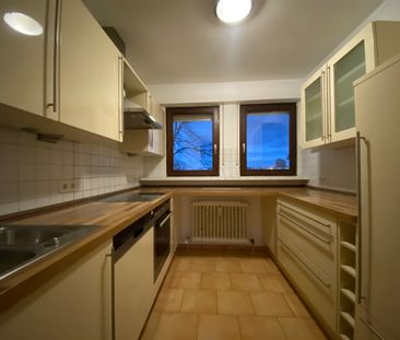 Zentral gelegene, sonnige 3-Zimmer-DG-Wohnung mit EBK und Loggia - ... - Photo 5