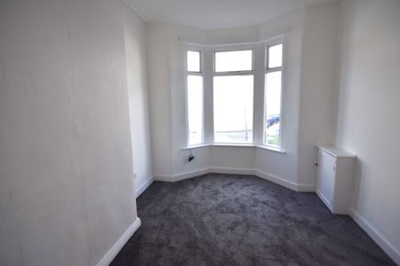 To Let 3 Bed Mid Terraced House - Photo 3