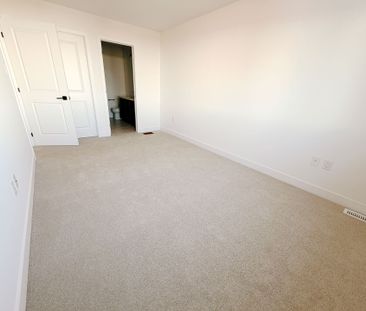 For Lease - 18 McAush Street, Barrie, Ontario - Photo 4