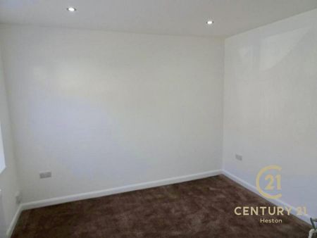 4 bedroom semi-detached house to rent - Photo 2