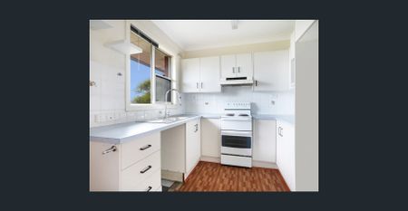 Top Floor Apartment with Water Views - Photo 3