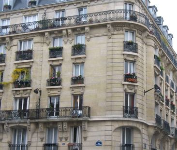 Logement à Paris, Location meublée - Photo 2