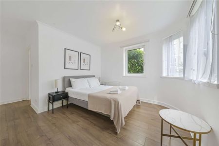 SHORT LET (ALL BILLS INCLUDED) & SHARERS WELCOME - On the raised ground floor of this purpose-built block set behind gate, is this modern & spacious three-bedroom lateral apartment. - Photo 5