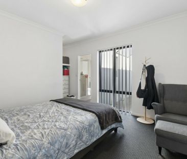 SPACIOUS 3-BEDROOM VILLA WITH COURTYARD, AIR CONDITIONING & LOCK-UP... - Photo 6