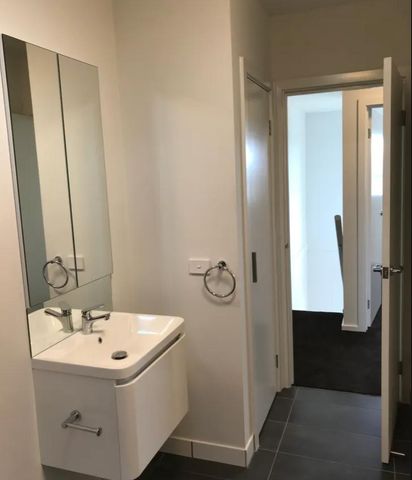 Modern Comfort & Convenience Await at Unit 22 - Your Ideal Cranbourne West Rental! - Photo 4