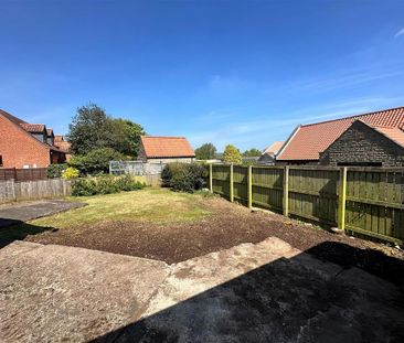 4 bedroom semi-detached bungalow to rent - Photo 3