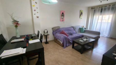 Alquiler de piso en Calle Depósito - Photo 2