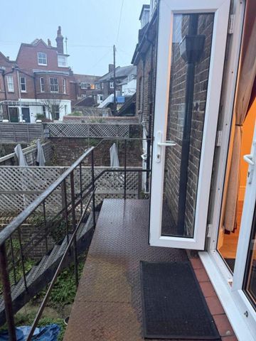 Studio to rent - Photo 5