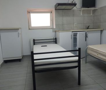 Proprietar inchiriez garsoniere pentru 1-3 muncitori - Photo 1
