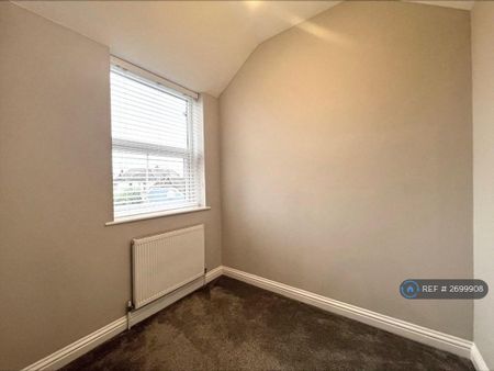 2 bedroom semi-detached house to rent - Photo 3